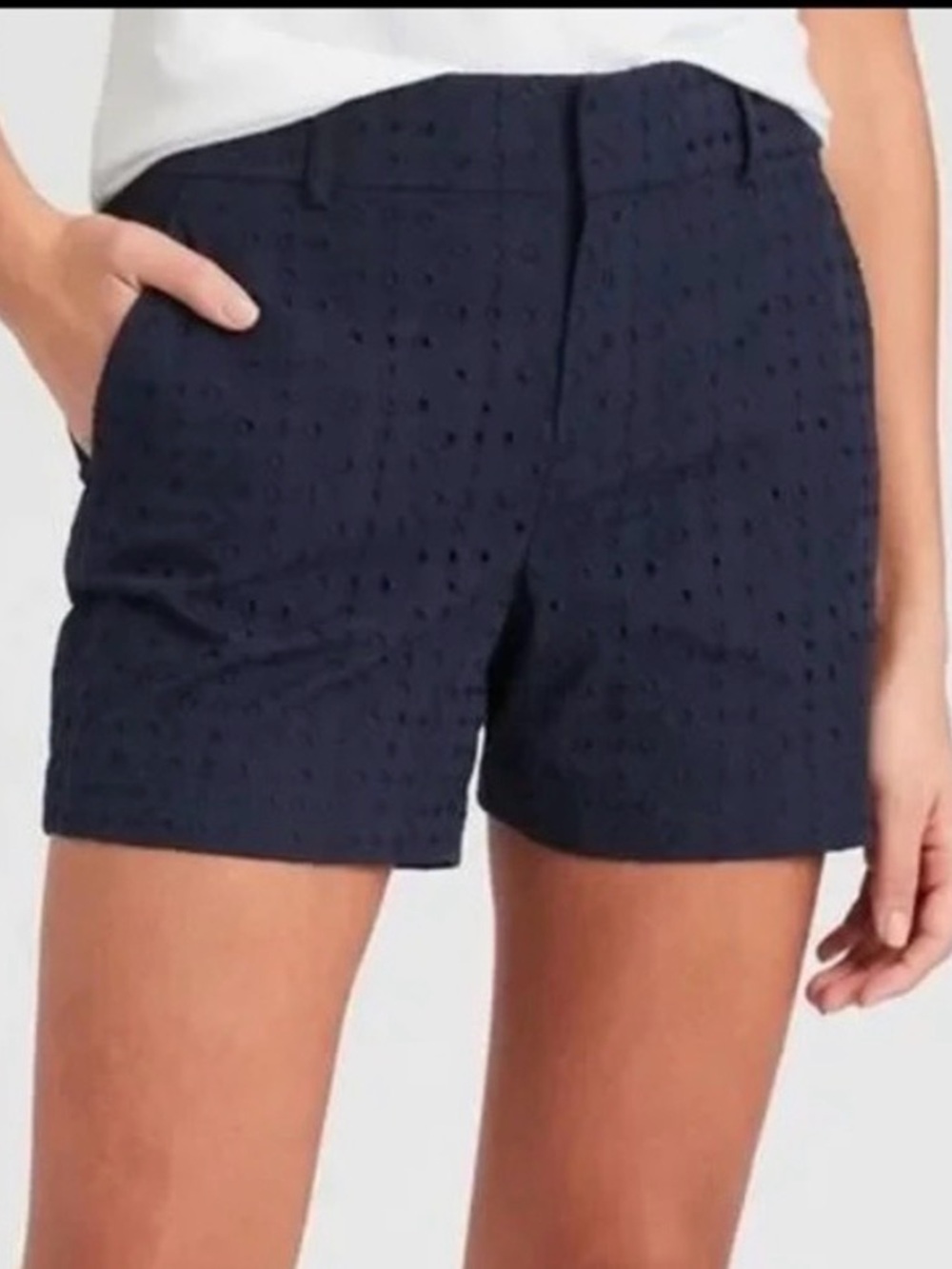 Banana Republic Eyelet Tailored Chino Shorts Navy Blue size 2 preppy classic
